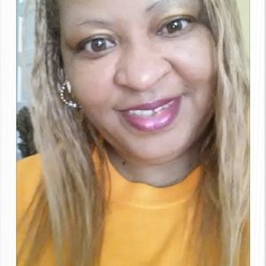 Meet your Posher, Cleo